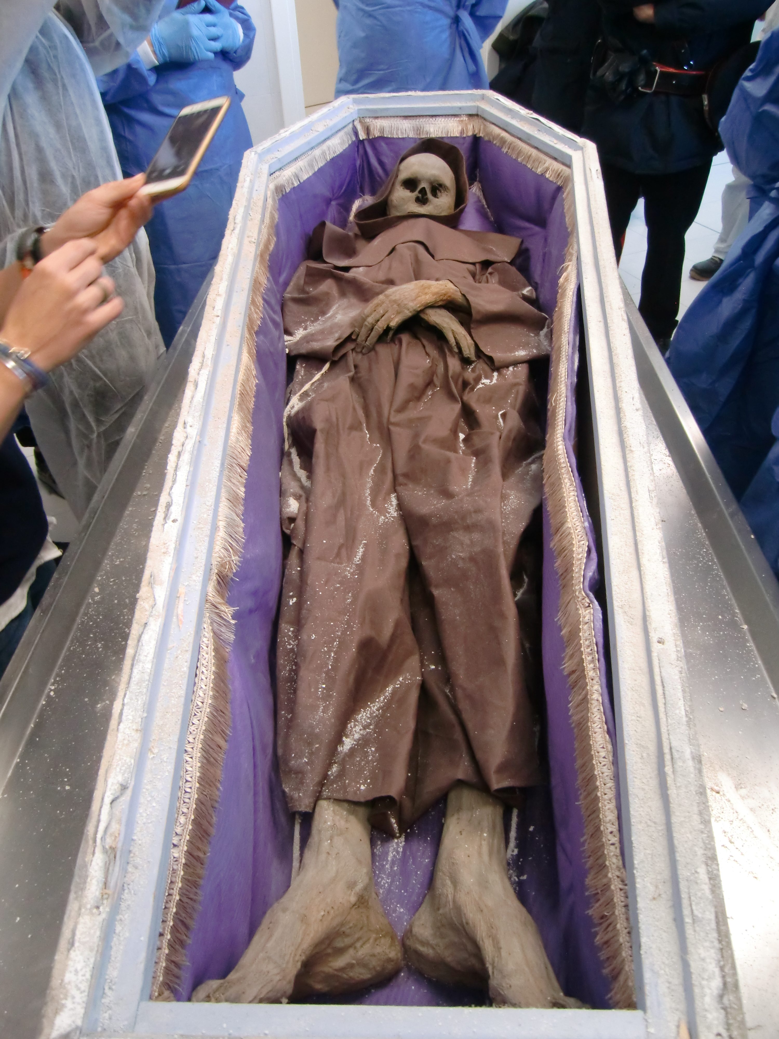 Cranio, bacino e arti integri ecco la salma del Beato Antonio da Fano (guarda le foto Cranio, bacino e arti integri ecco la salma del Beato Antonio da Fano (guarda le foto