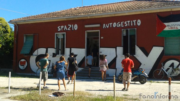 Lo "Spazio autogestito Grizzly" in via della Colonna a Fano