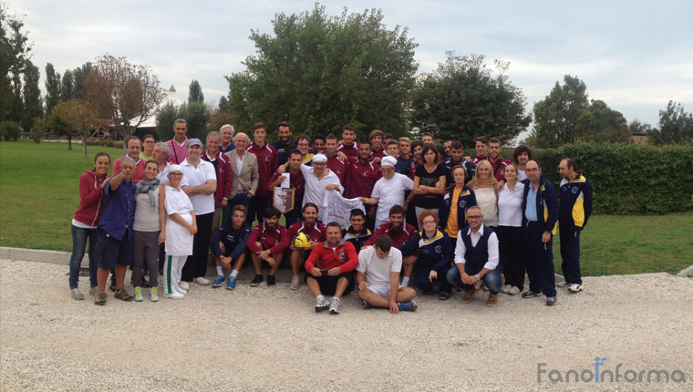 I giocatori dell'Alma Juventus Fano in visita al Centro sociale ippico Itaca di Fano