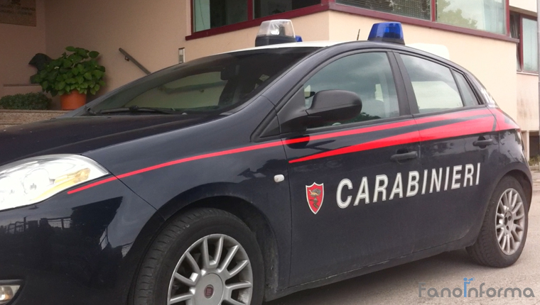 Carabinieri, l'auto dei militari