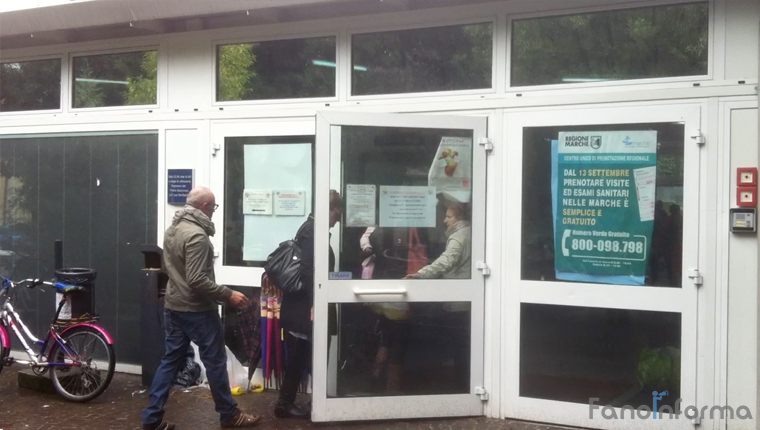 L'ingresso dell'ospedale San Salvatore di Pesaro degli Ospedali Riuniti Marche Nord