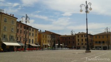 Piazza XX Settembre, la piazza principale di Fano, la Città della Fortuna in provincia di Pesaro e Urbino