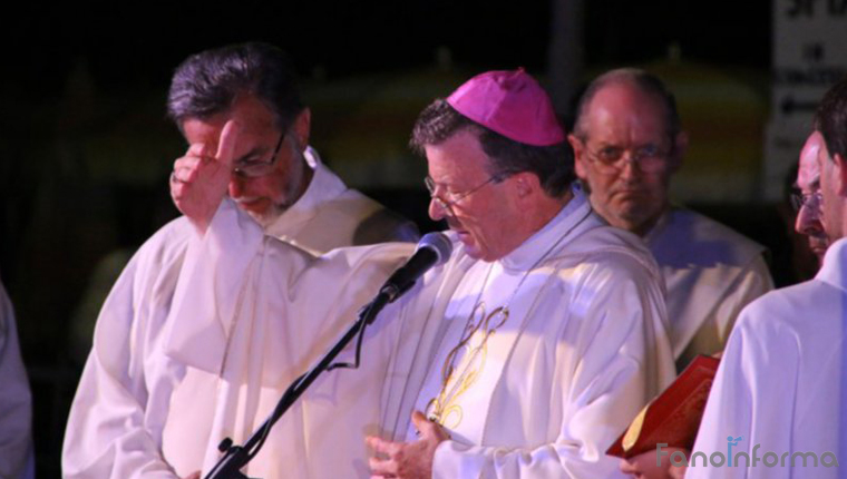 Il vescovo della diocesi di Fano-Fossombrone_Cagli_Pergola Armando Trasarti durante un'omelia all'anfiteatro Rastatt a Fano