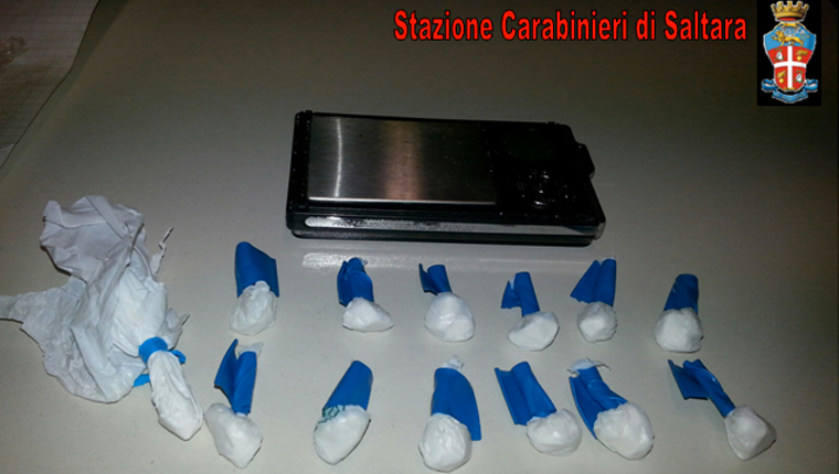 I circa 12 grammi di cocaina sequestrati al 23enne di Serrungarina fermato dai carabinieri di Saltara di Fano