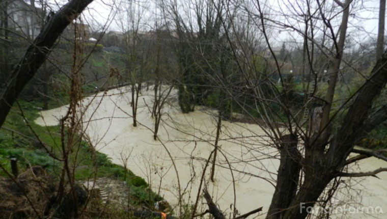La piena del torrente Arzilla dopo il maltempo che ha colpito Fano il 5-6 febbraio 2015