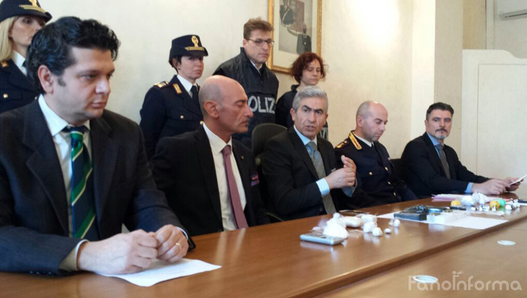 La conferenza relativa agli arresti effettuati a Pesaro e Fano coordinati dalla Questura di Pesaro e Urbino