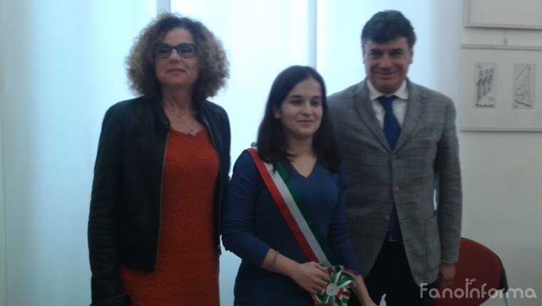 La dirigente Anna Gennari, la studentessa 'Sindaco per un giorno' Giorgia Chiara Baldarelli, il sindaco di Fano Massimo Seri