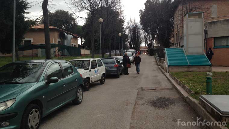 La strada interna all'ospedale Santa Croce di Fano