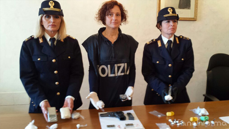 L'arma e la cocaina trovate nell'abitazione del 35enne albanese residente a Fano