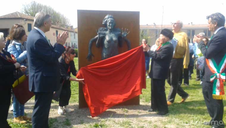 L'inaugurazione del monumento ai partigiani a Fano