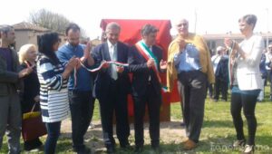 L'inaugurazione del Monumento alla Resistenza durante le celebrazioni del 25 Aprile a Fano