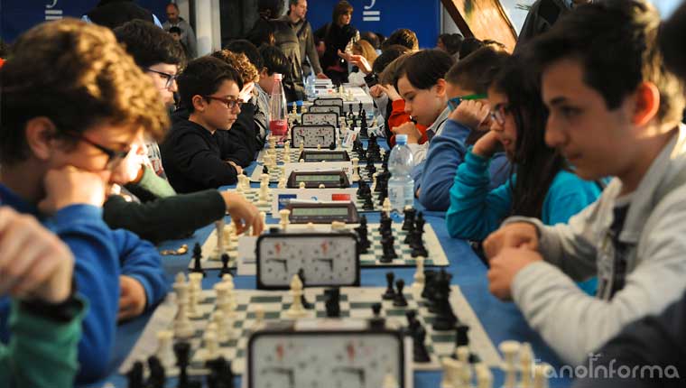 Il 5° Campionato italiano Semilampo, Assoluto e di Categorie, organizzato dal Circolo Scacchi Fano 1988 al Pala J di Marina dei Cesari