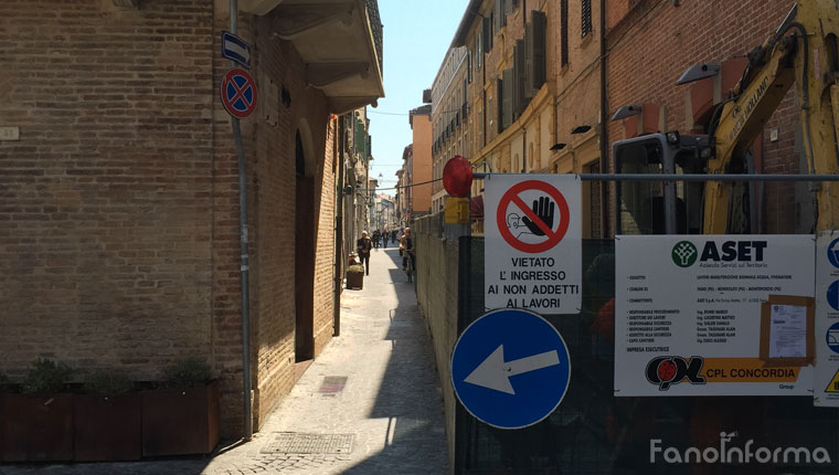 I lavori alla rete idrica nel centro storico di Fano realizzati da Aset Spa