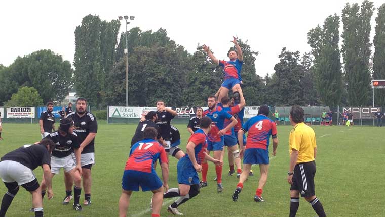 Un'azione del Fano Rugby