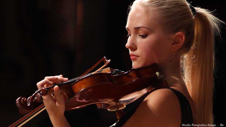 La violinista Anastasiya Petryshak protagonista dei Concerti di Mezzogiorno del Teatro della Fortuna di Fano