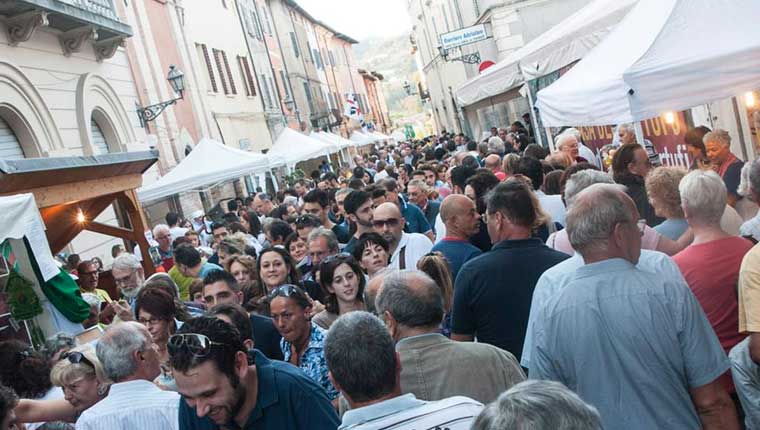 La Fiera del Tartufo di Pergola, provincia di Pesaro e Urbino, Marche