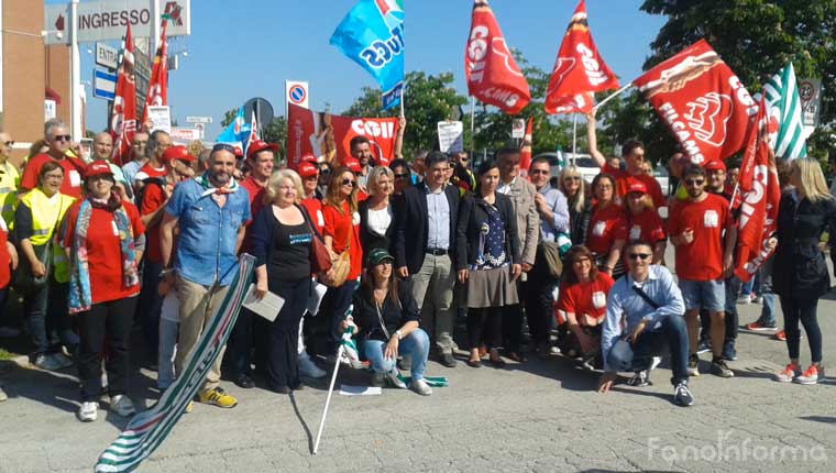 Lo sciopero dei dipendenti Auchan Fano