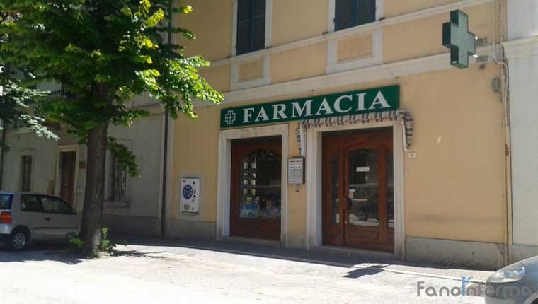 La farmacia Rinaldi di via Negusanti a Fano