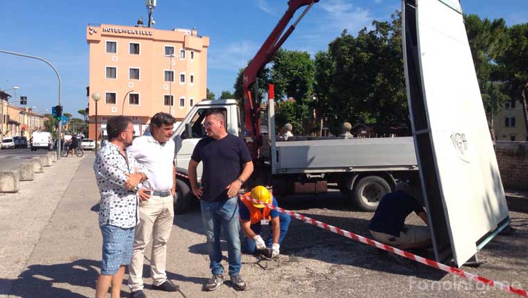 i lavori di spostamento delle vele dalla Darsena Borghese di Fano