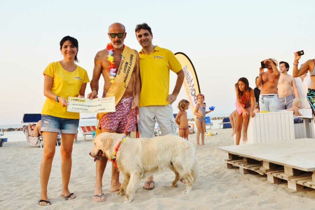 Thiago e Graziano la coppia vincitrice della prima "Doggy Fashion Night" insieme a Eleonora e Michele di Fidomania