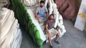 Luca Vassilich e Daniele Mancini Palamoni, realizzatori della savana, scenografia del musical "Il Re Leone - Nel Regno di Simba" al Teatro della Fortuna di Fano