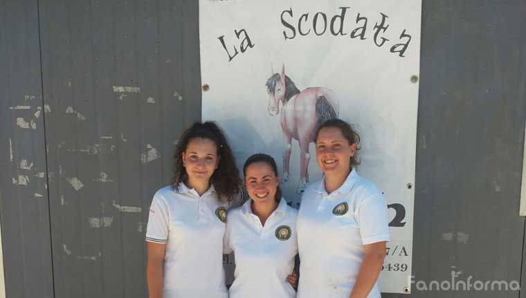 Chiara Mattioli, Sofia Vitali e Laura Fabbri, dell'Asd La Scodata Ranch di Fossombrone che parteciperanno a uno stage in Olanda