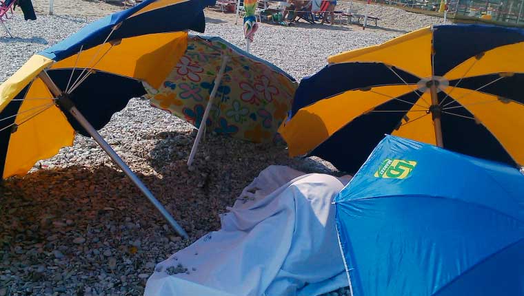 il copro del turista 77enne deceduto questa mattina a Marotta
