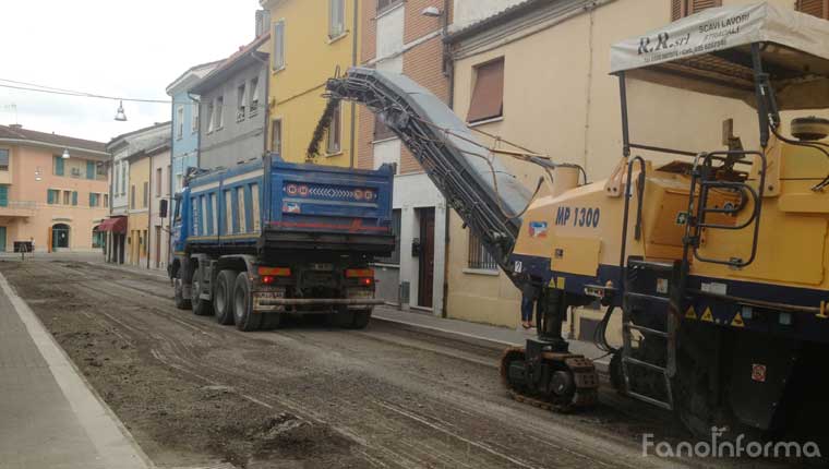 Lavori di asfaltatura delle strade a Fano