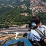 Il fotografo Sestini durante la realizzazione del calendario 2016 della Polizia di Stato