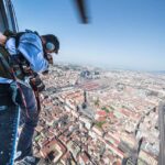 Il fotografo Sestini durante la realizzazione del calendario 2016 della Polizia di Stato