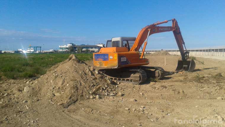 i lavori a Marina Group, zona porto turistico di Fano