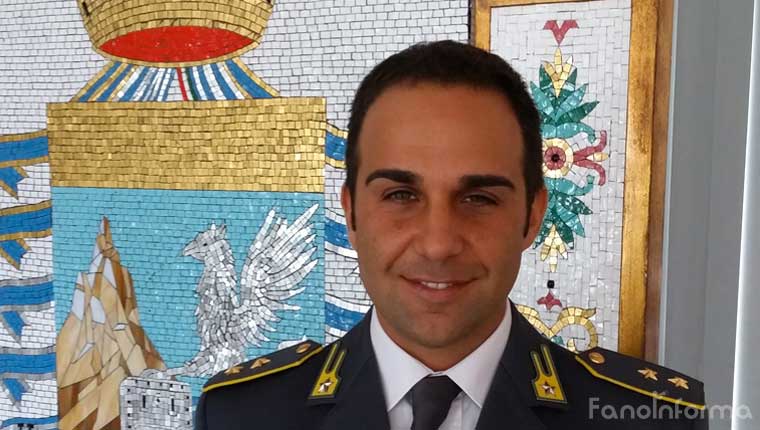 Il Tenente Luigi Leuzzi alla guida della compagnia della Guardia di Finanza di Fano