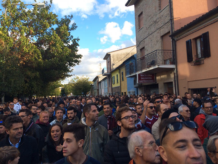 I tifosi dell'Alma all'uscita dello stadio