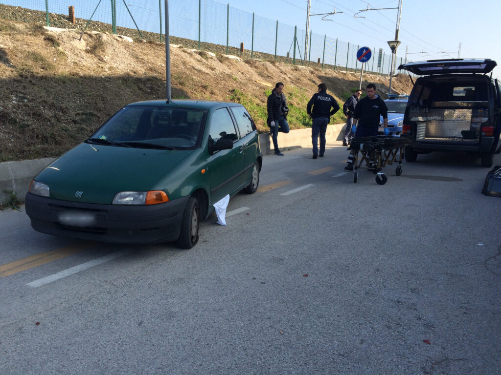 Sessantenne morto in via Moletto