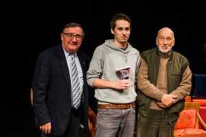 Fabio-Malpezzo-viene-premiato-con-il-prendigetto-@Ph-Wilson-Santinelli