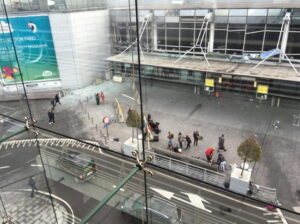 WCENTER 0SQDCCJKNG Picture taken with permission from the Facebook site of Jef Versele showing the aftermath of this morning's explosions at Brussels airport. PRESS ASSOCIATION Photo. Issue date: Tuesday March 22, 2016. See PA story POLICE Brussels. Photo credit should read: Jef Versele/PA Wire NOTE TO EDITORS: This handout photo may only be used in for editorial reporting purposes for the contemporaneous illustration of events, things or the people in the image or facts mentioned in the caption. Reuse of the picture may require further permission from the copyright holder. LaPresse Only italy Bruxelles, esplosioni all'aeroporto Numerosi feriti, edificio evacuato