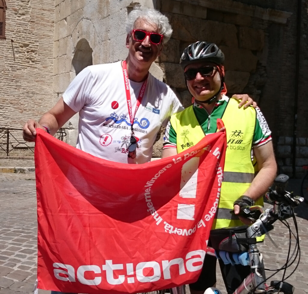 Stefano Sorcinelli e Luca Capoccia rispettivamente segretario attuale ed ex segretario dell’associazione For.Bici FIAB Fano