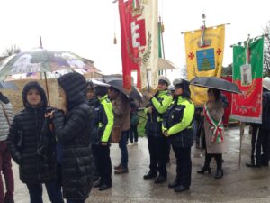 Le forze dell'ordine partecipano al corteo