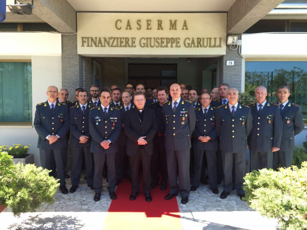 Vescovo e Guardia di Finanza