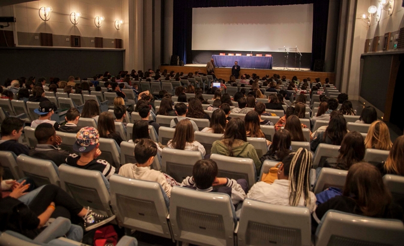 Studenti allo Sperimentale incontro con Nicaso