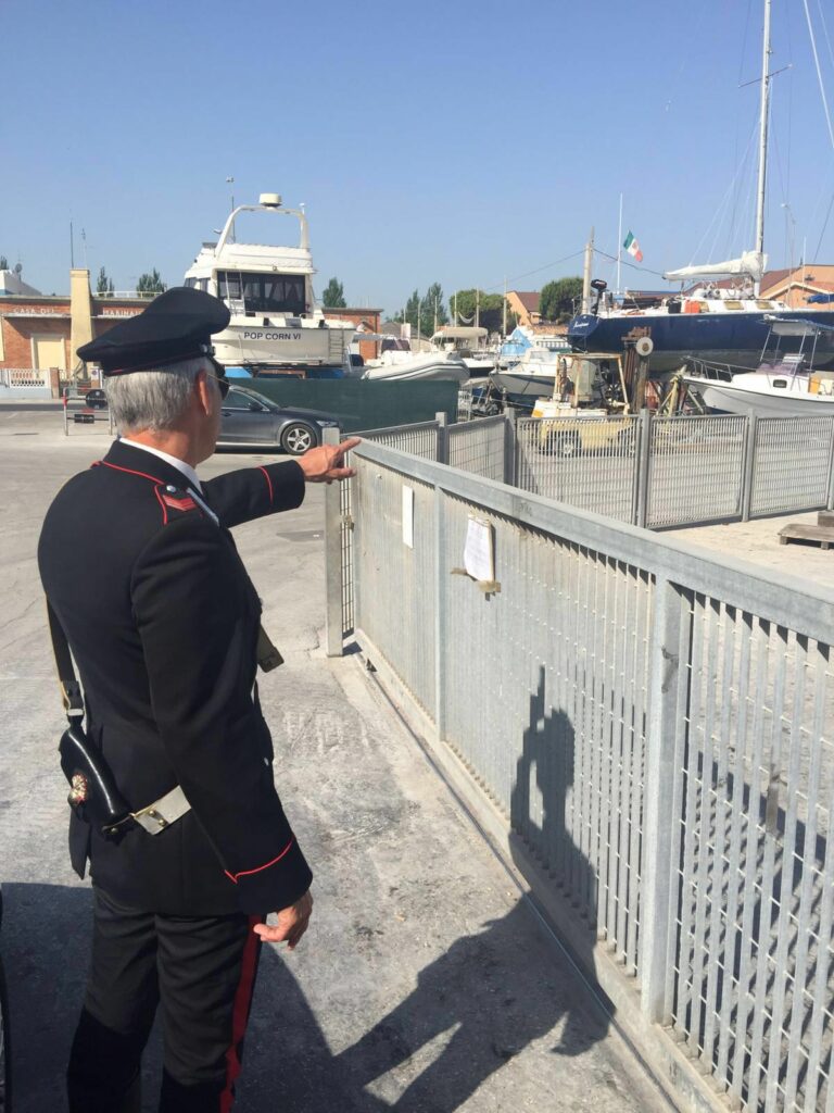 Carabinieri al porto