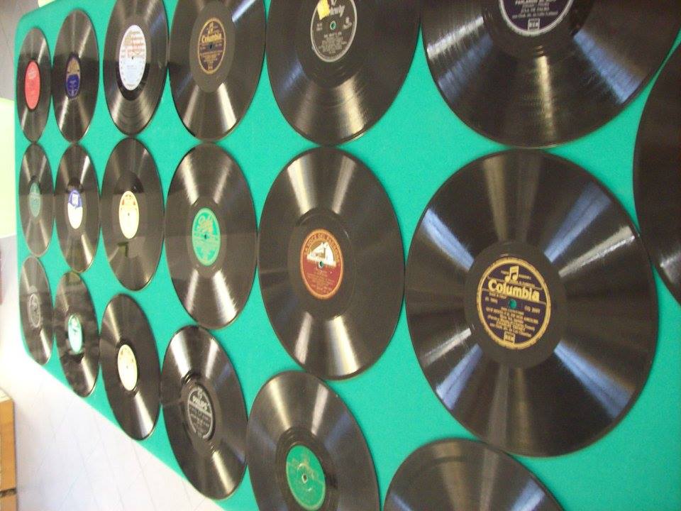 Rari dischi a 78 giri esposti alla Casa della Musica
