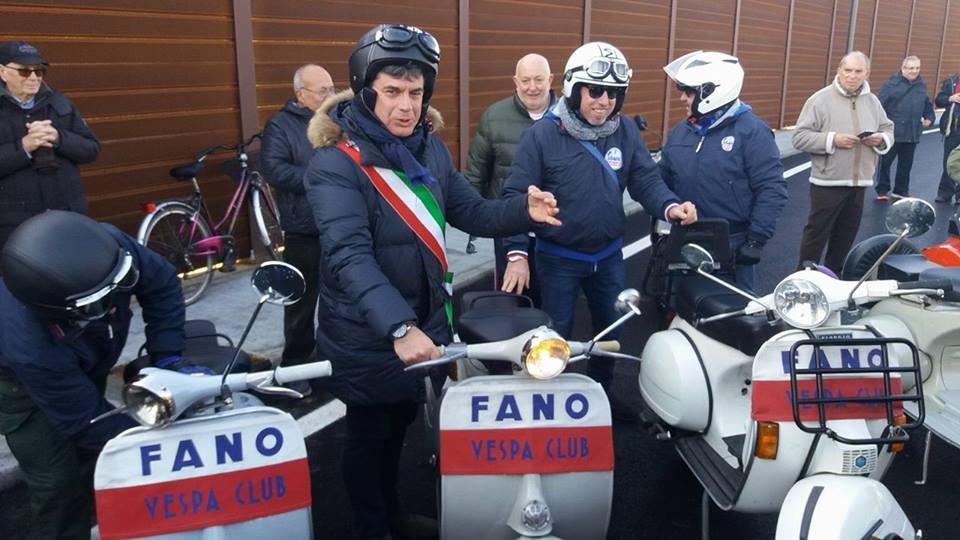 sindaco-con-vespa-club