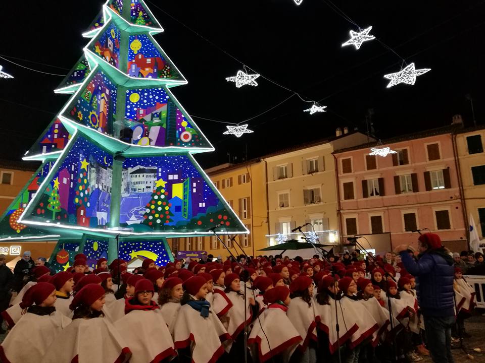 una-scuola-tra-le-note-in-piazza